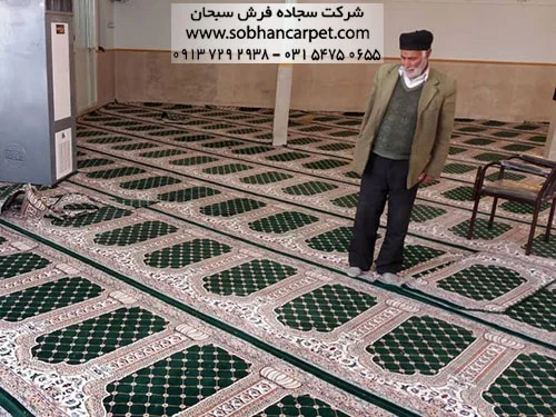 خواندن نماز روی فرش سجاده ای