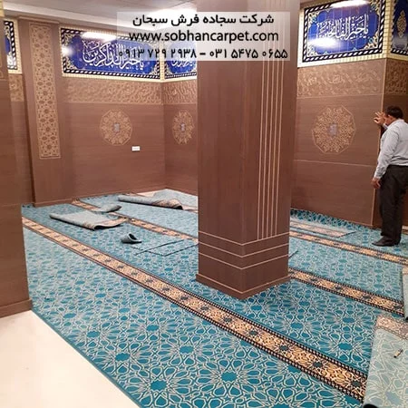نماز روی فرش سجاده ای نمازخانه